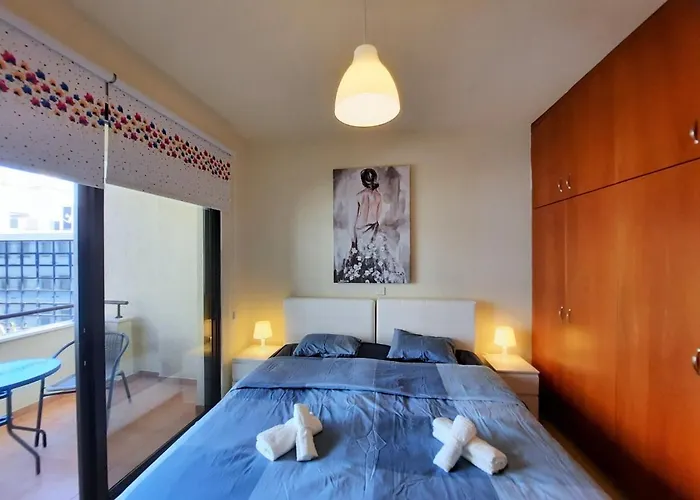 Albert's لارنكا