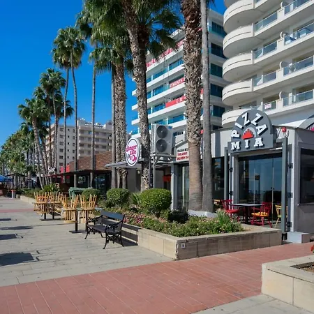 Albert's * Larnaka